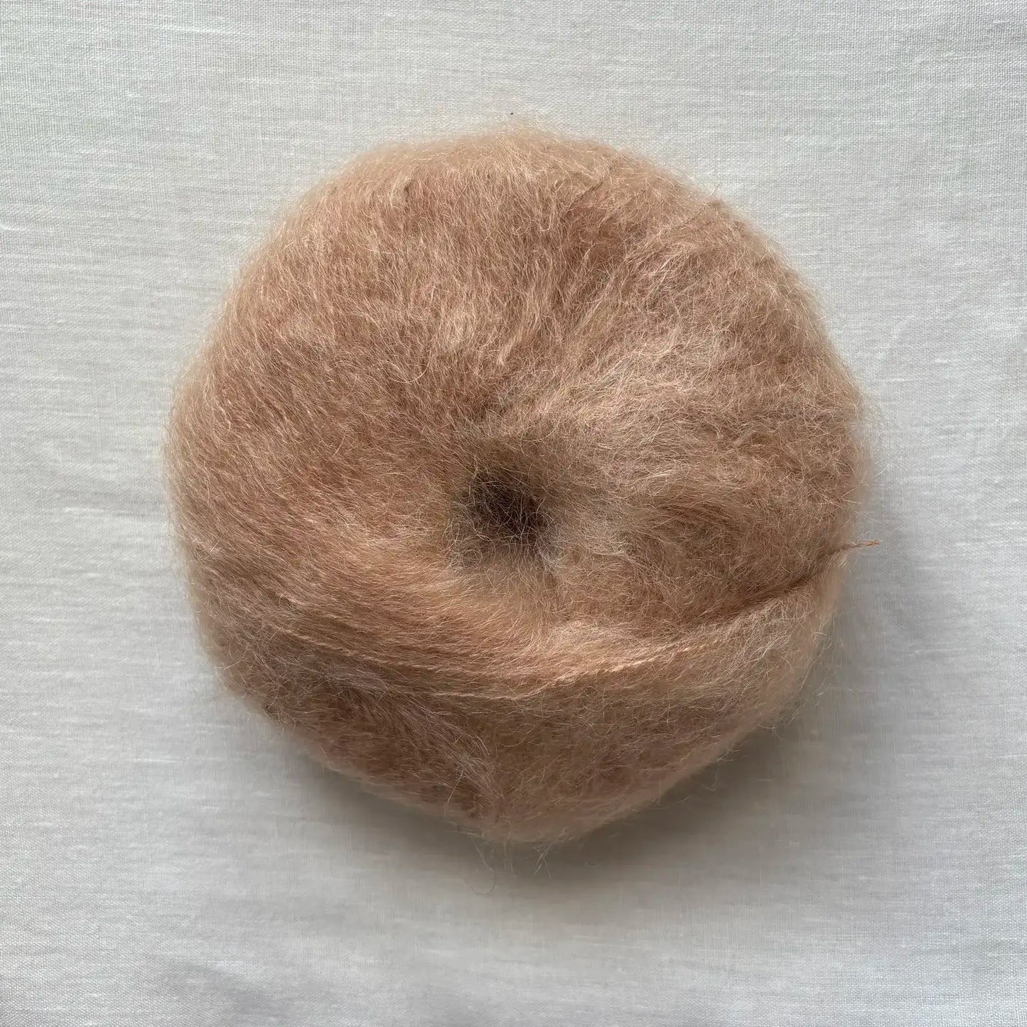 pelote de laine mohair à tricoter de la marque fonty, de couleur camel