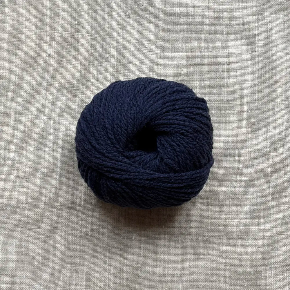 pelote de laine française locale à tricoter de la marque fonty, de couleur bleu marine