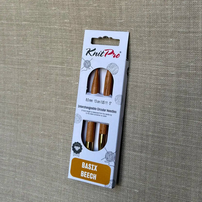 emballage d'aiguilles circulaires interchangeables taille 8 mm basix knit pro sur fond lin beige par tricotant