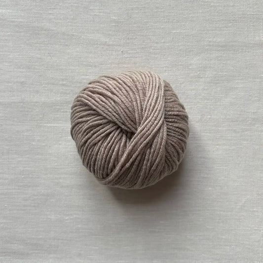 pelote de laine mérinos à tricoter de la marque fonty, de couleur grege