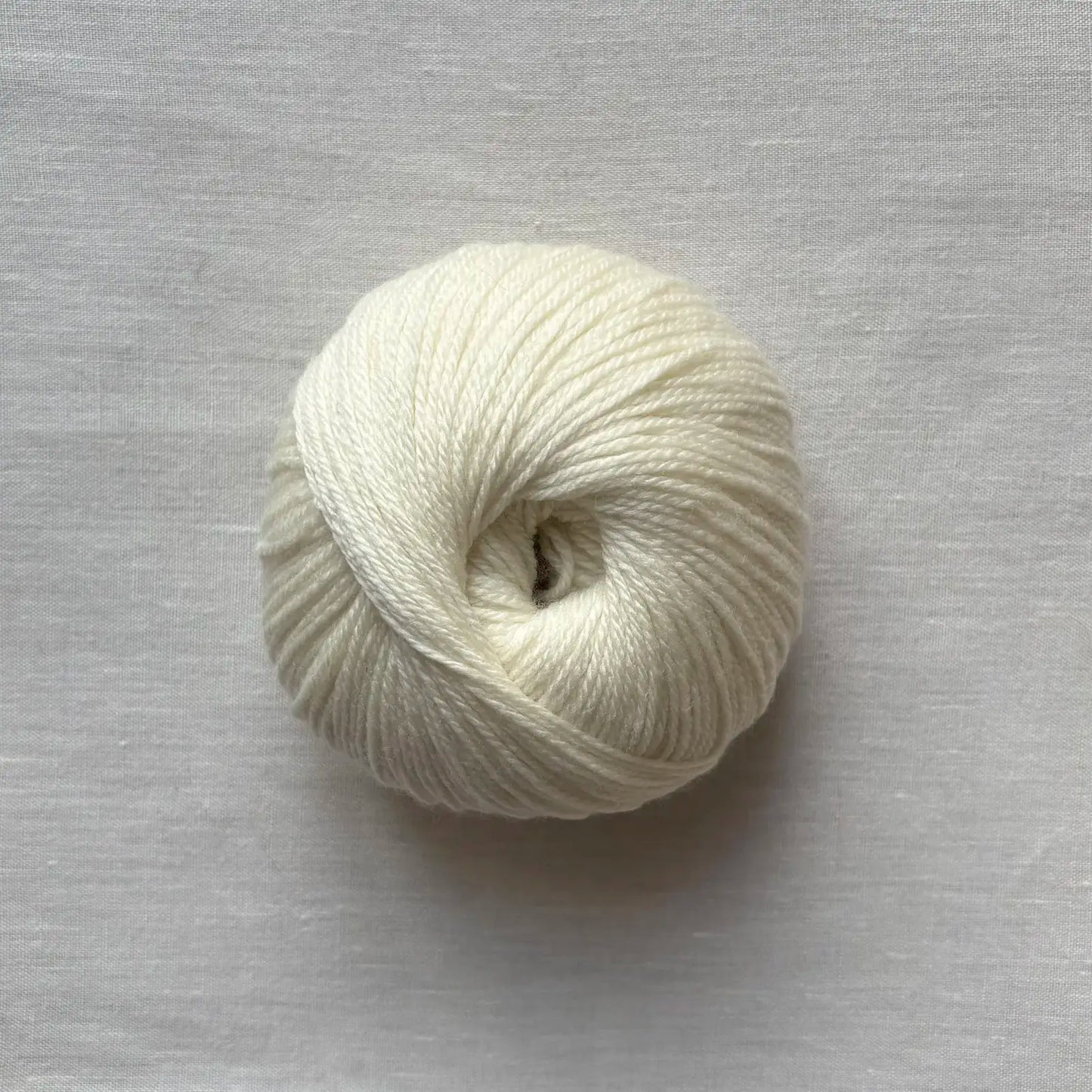 pelote de laine mérinos à tricoter de la marque fonty, de couleur écrue