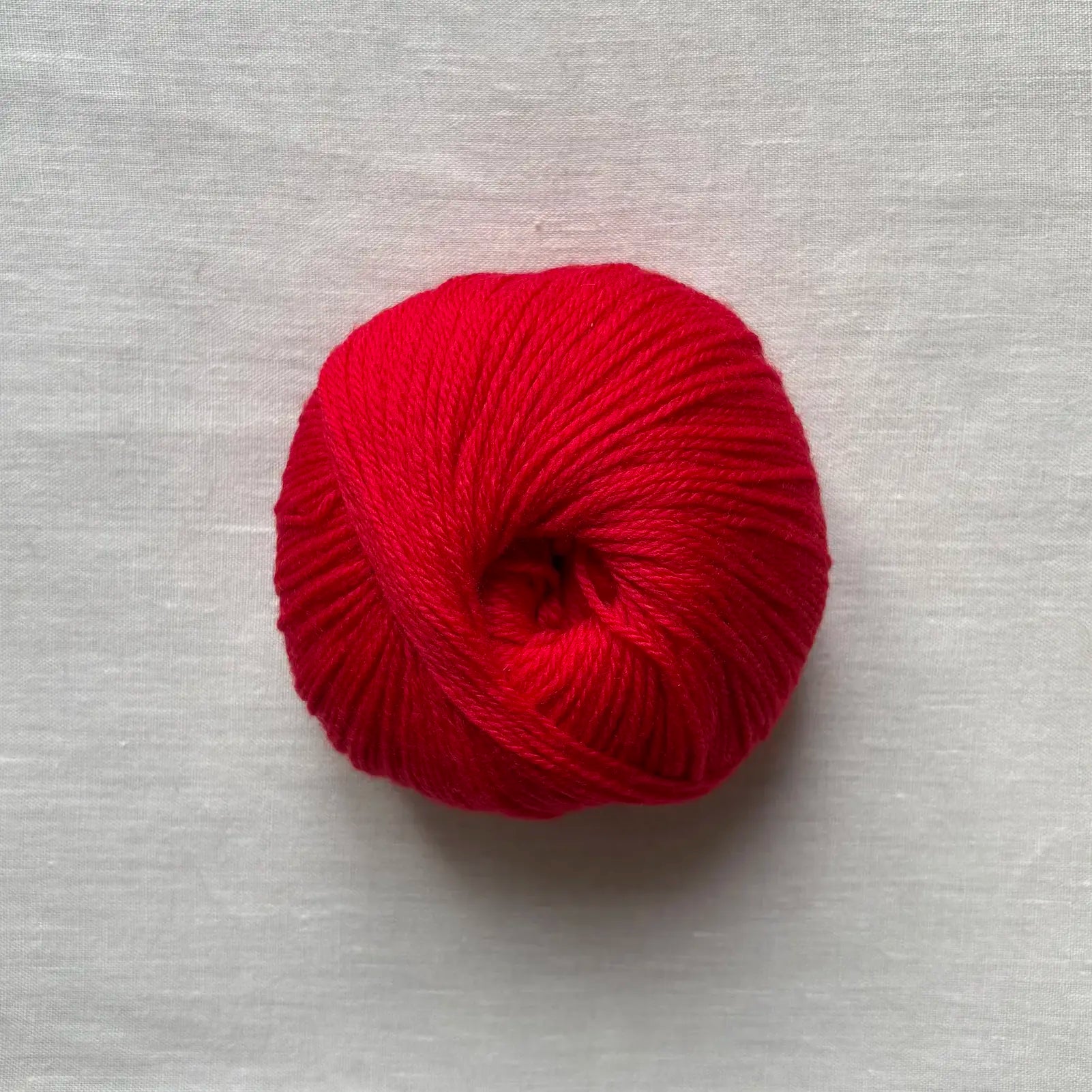 pelote de laine mérinos à tricoter de la marque fonty, de couleur rouge vif