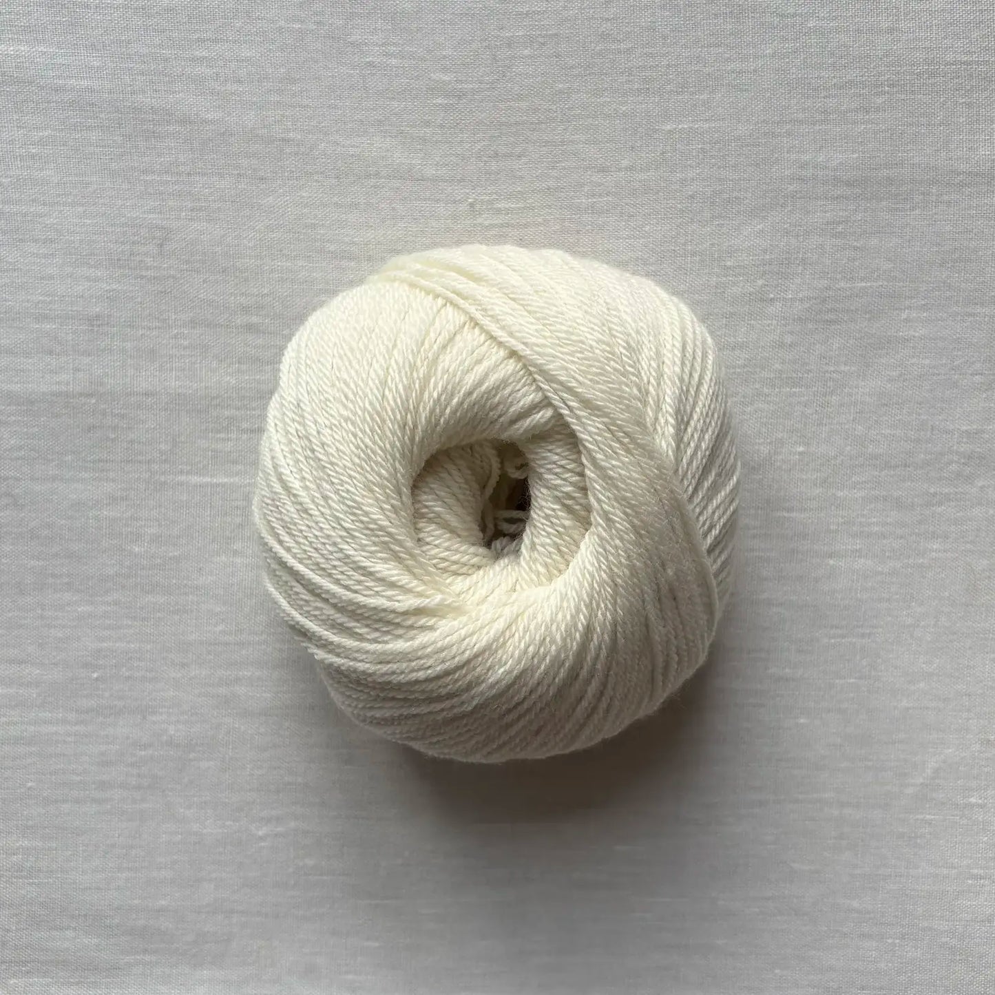 pelote de laine mérinos à tricoter de la marque fonty, de couleur naturelle