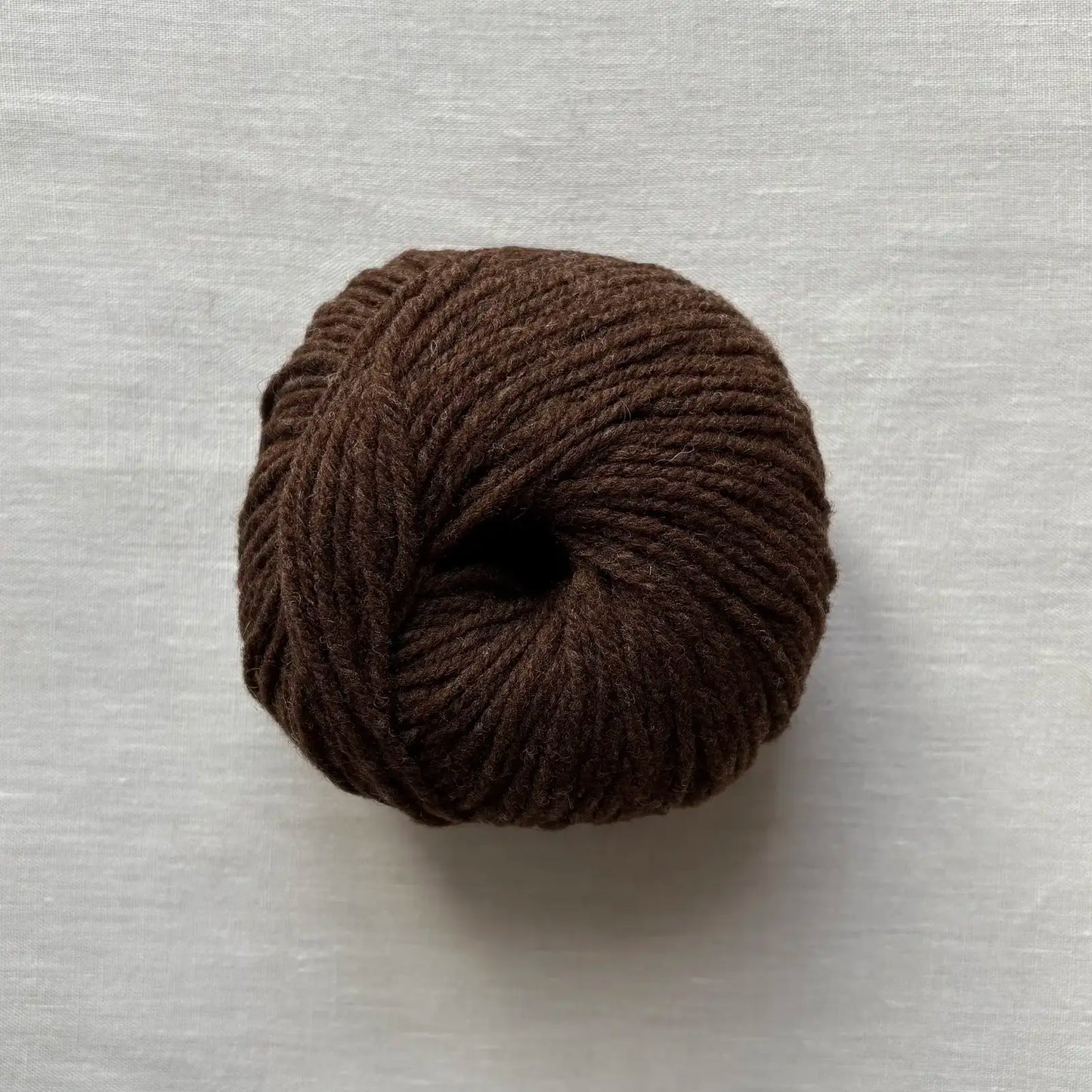 pelote de laine française et portugaise à tricoter de la marque fonty, de couleur marron