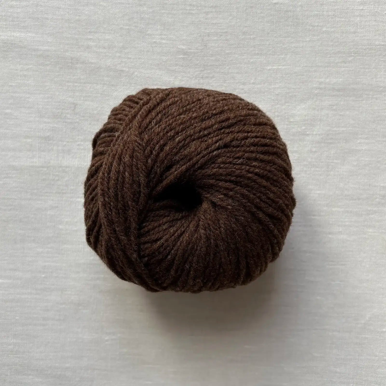 pelote de laine française et portugaise à tricoter de la marque fonty, de couleur marron