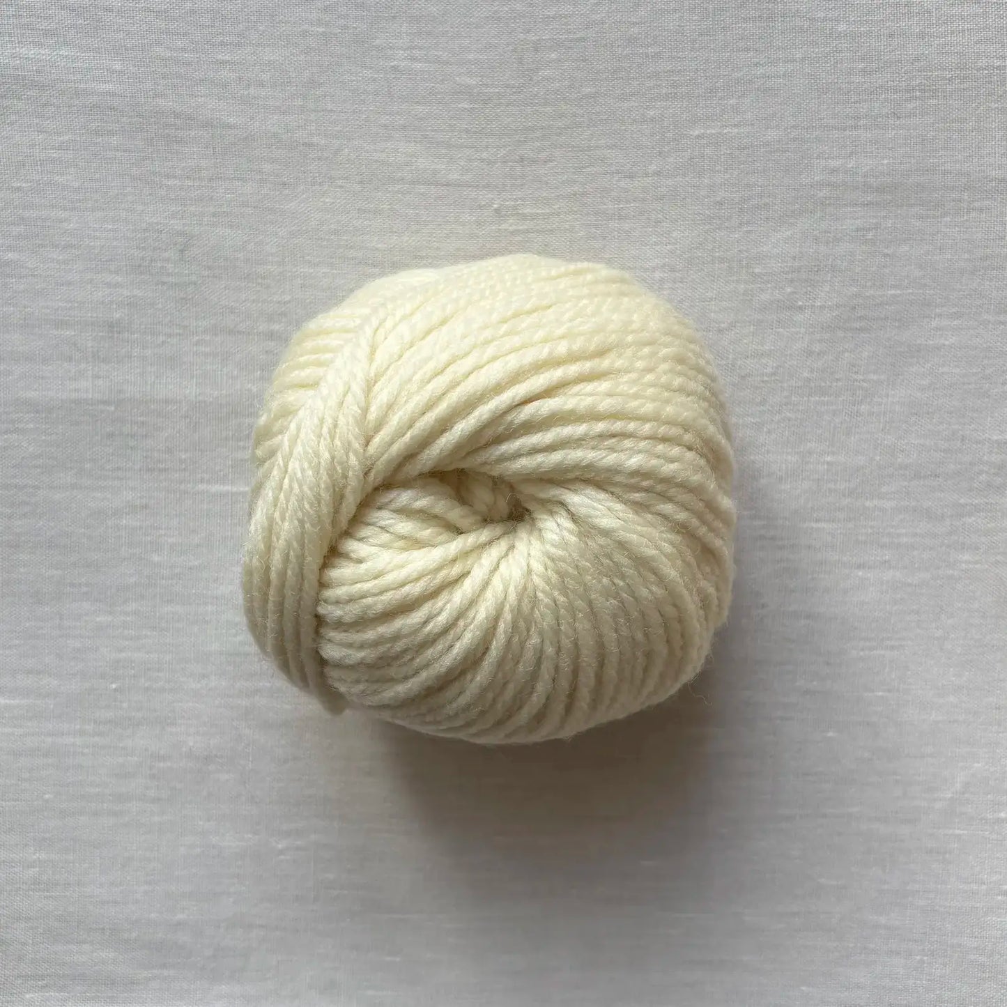 pelote de laine mérinos numéro 5 à tricoter de la marque fonty, de couleur écrue