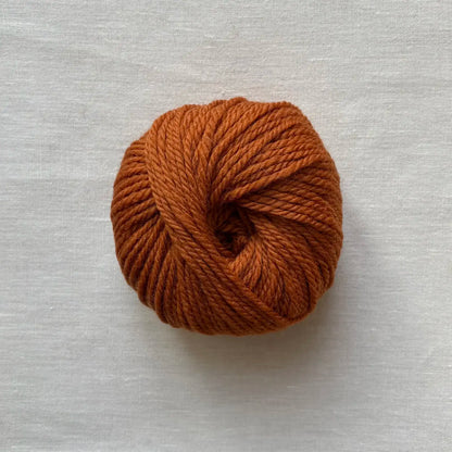 pelote de laine mérinos numéro 5 à tricoter de la marque fonty, de couleur écureuil