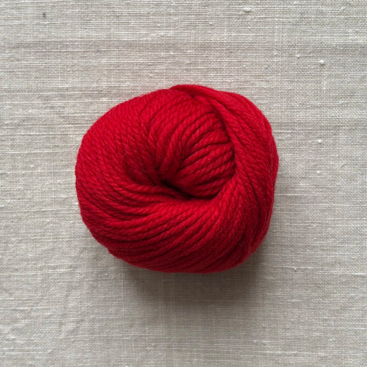 pelote de laine mérinos numéro 5 à tricoter de la marque fonty, de couleur rouge vif