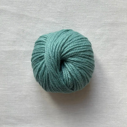 pelote de laine mérinos numéro 5 à tricoter de la marque fonty, de couleur vert d'eau