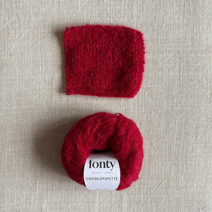 Pelote de laine Saperlipopette coloris fraise écrasée de Fonty – boutique Tricotant, vue de dessus sur fond lin avec échantillon tricoté
