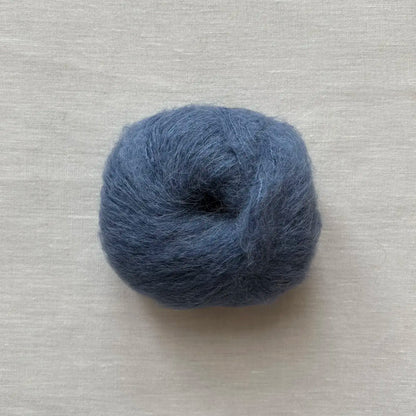 pelote de laine baby suri mérinos et soie à tricoter de la marque fonty, de couleur bleu vintage