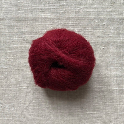 pelote de laine baby suri mérinos et soie à tricoter de la marque fonty, de couleur bordeaux