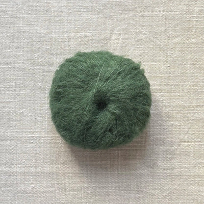 pelote de laine baby suri mérinos et soie à tricoter de la marque fonty, de couleur vert foret