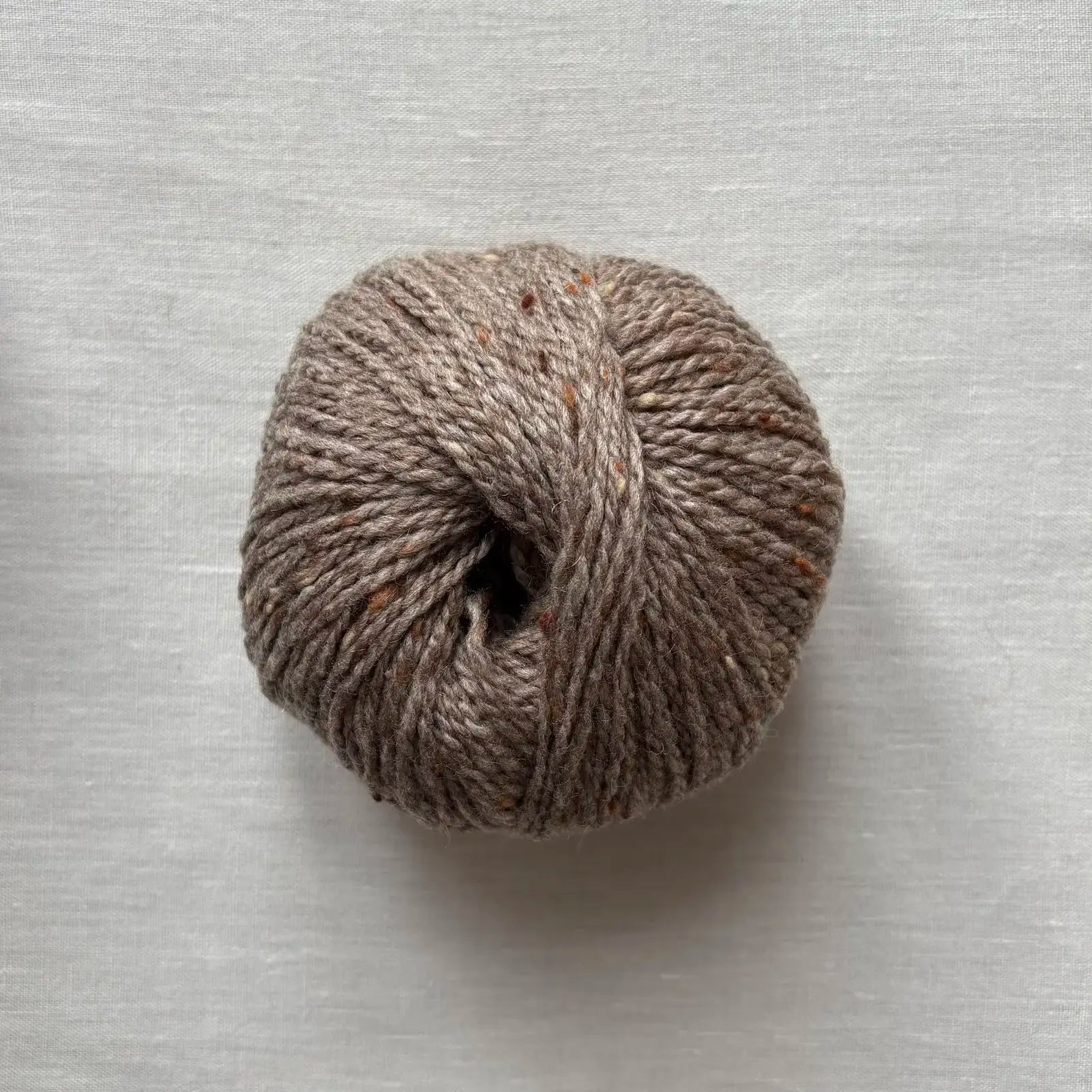 pelote de laine super tweed à tricoter de la marque fonty, de couleur camel