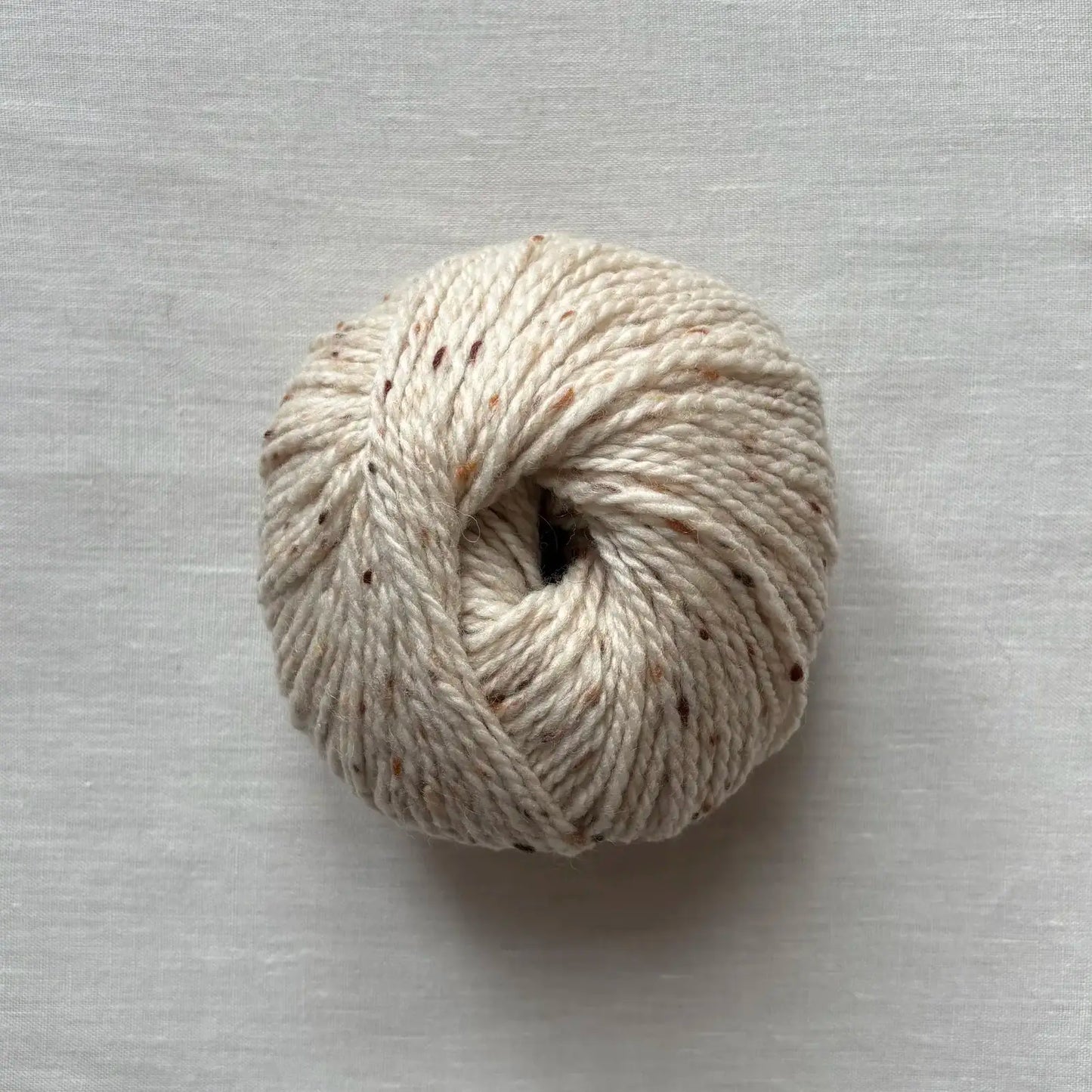 pelote de laine super tweed à tricoter de la marque fonty, de couleur écrue